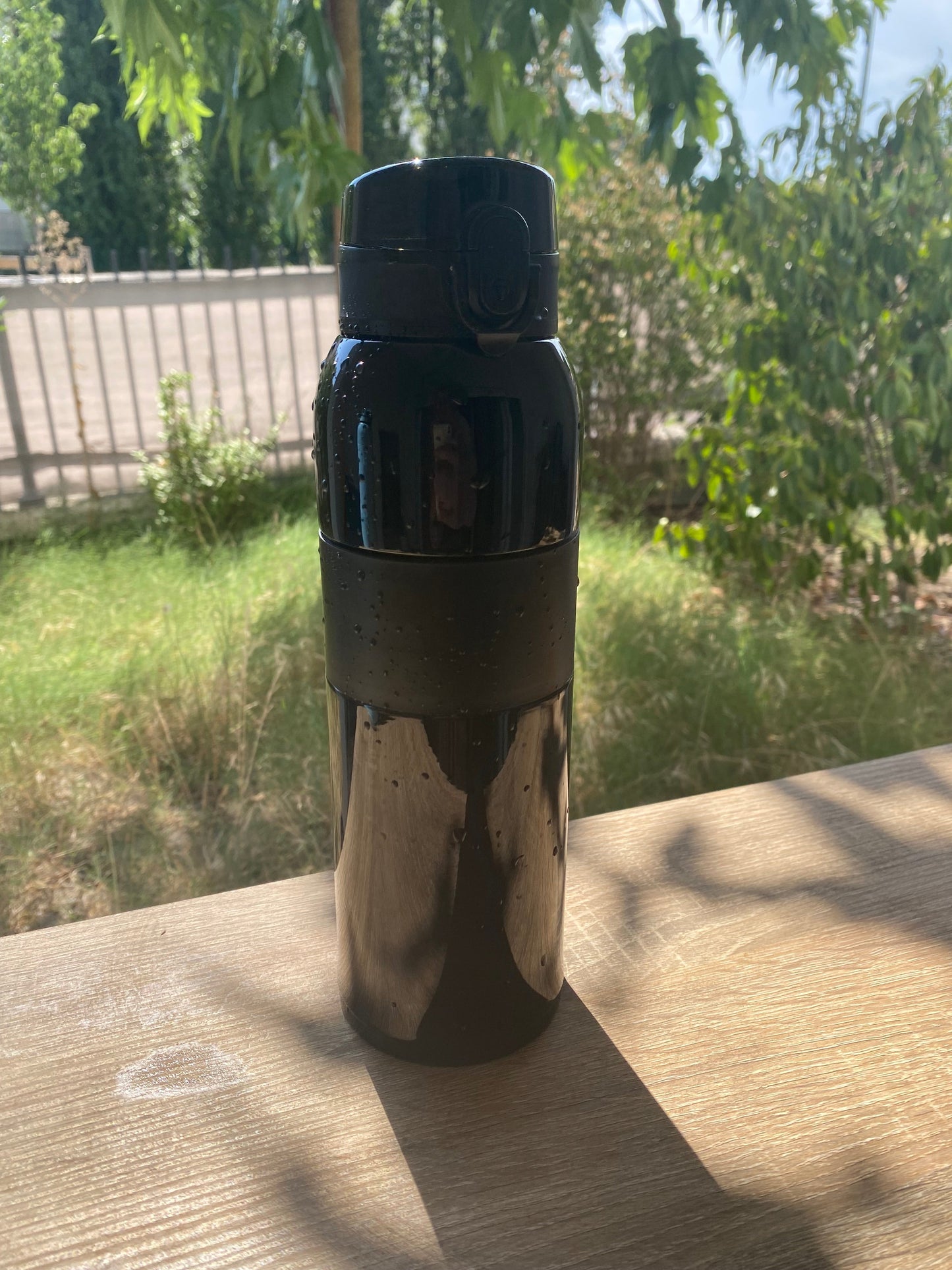 Bouteille filtrante inox 800ml Noir ouverte avec cartouche filtrante